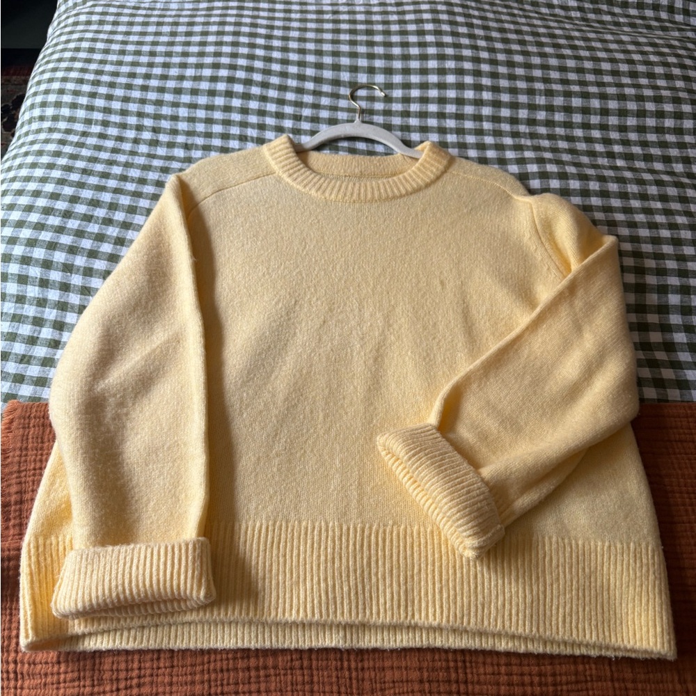 Abercrombie & Fitch Light Yellow Knit Sweater